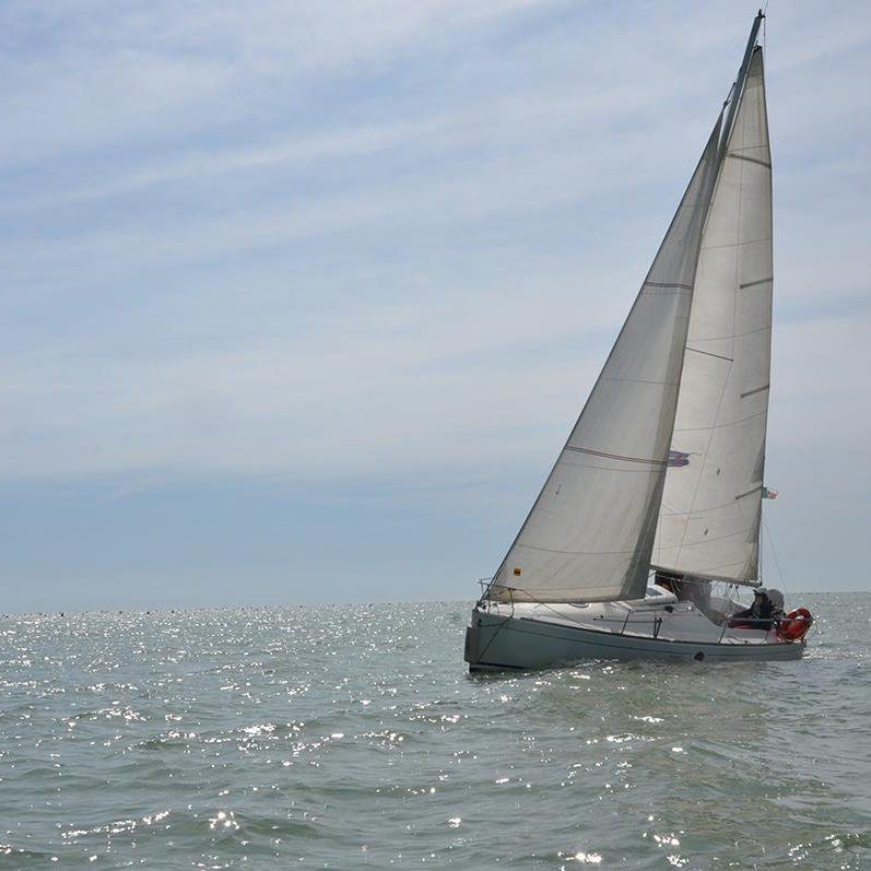Il First 211 in navigazione